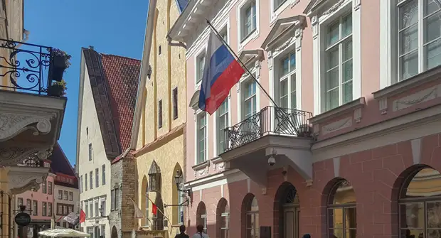 В Эстонии приняли решение не высылать посла России из страны