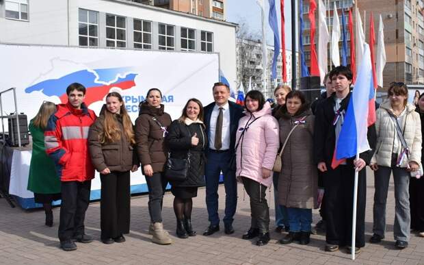 Денис Боков посетил концерт в честь воссоединения Крыма с Россией