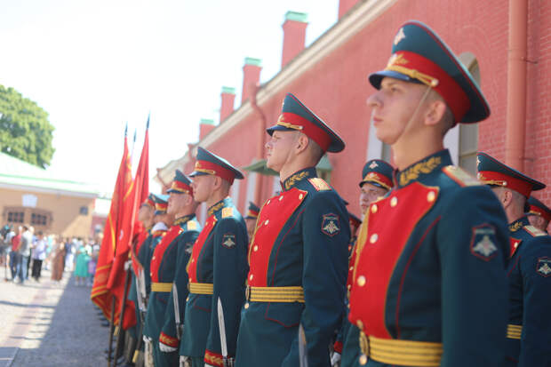 В Петропавловской крепости состоялась торжественная церемония развода караулов