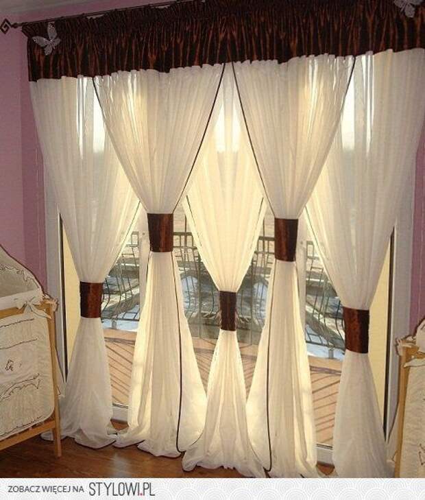Идеи как оригинально оформить окно текстилем.