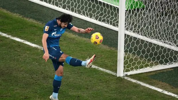 «Зенит» попросил РФС отменить красную карточку Азмуну в матче с «Сочи»