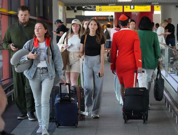 В Екатеринбурге 330 пассажиров ждут рейса на Фукуок из-за поломки самолета