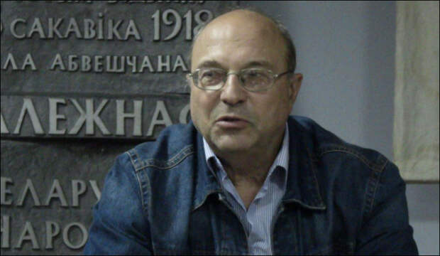 Алесин: России нужна слабая белорусская армия, чтобы было легче "заломать"