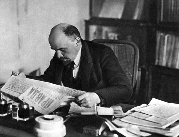 В.И. Ленин в своём кабинете в Кремле. 16 октября 1918 г.
