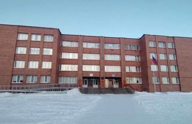 Напавшей на российскую школу с ножом ученице предъявили обвинение