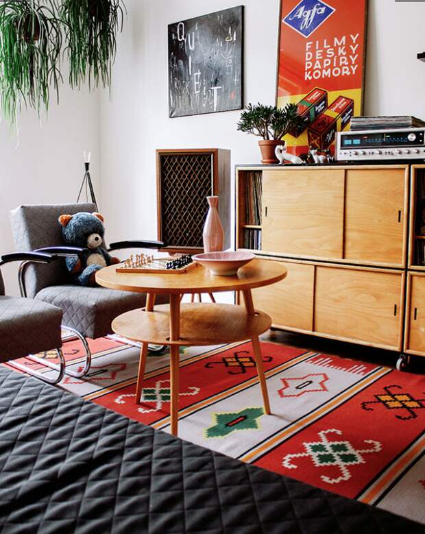 У меня глаз наметанный. Я ежедневно тренирую свою "насмотренность". И поэтому легко определяю старые, винтажные или антикварные вещи, которые имеют ценность и можно вписать в современный интерьер.