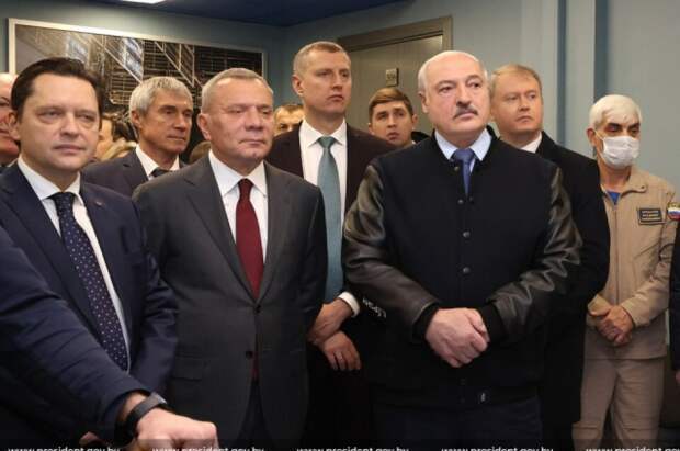Лукашенко подарил Борисову любимое сало Шойгу