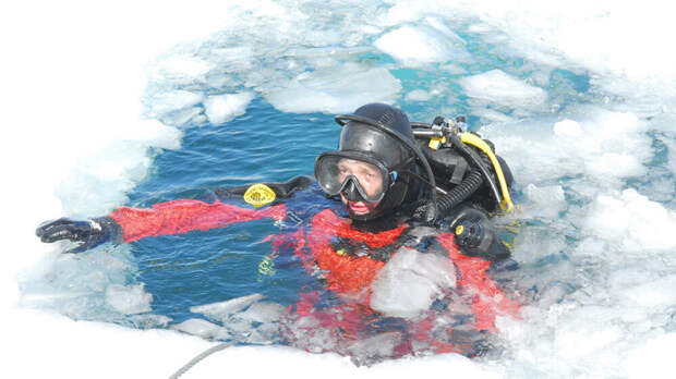 МЧС: тела семи человек обнаружены в районе Байкала, где провалился УАЗ