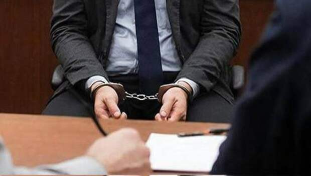 В Приморье за получение взятки осужден на 11 лет строгого режима бывший таможенник