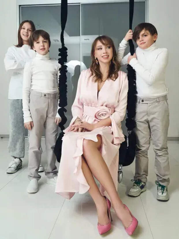 Полина Диброва с детьми
