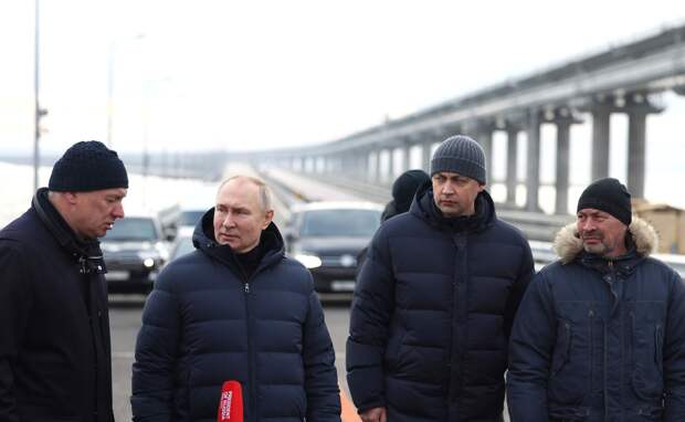 Путин посетил Крымский мост, фото - пресс-служба Кремля