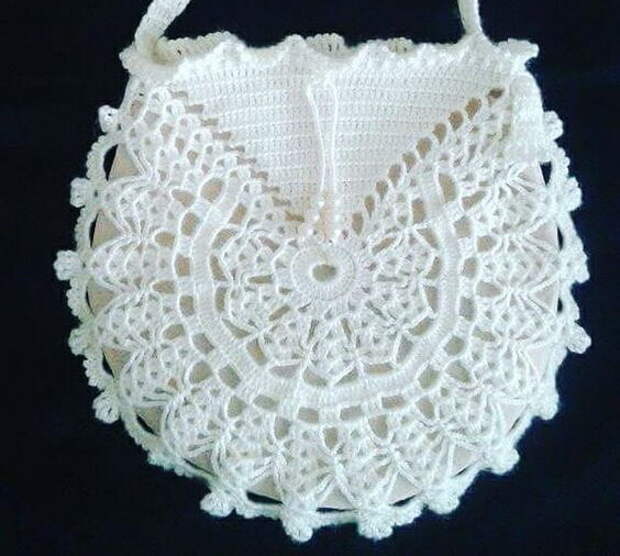 Вязаные косметички и органайзеры, созданные при помощи крючка, стали популярным и практичным аксессуаром для хранения различных предметов.-31