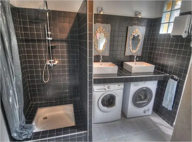 В ванной установлены 2 стиральные машины
