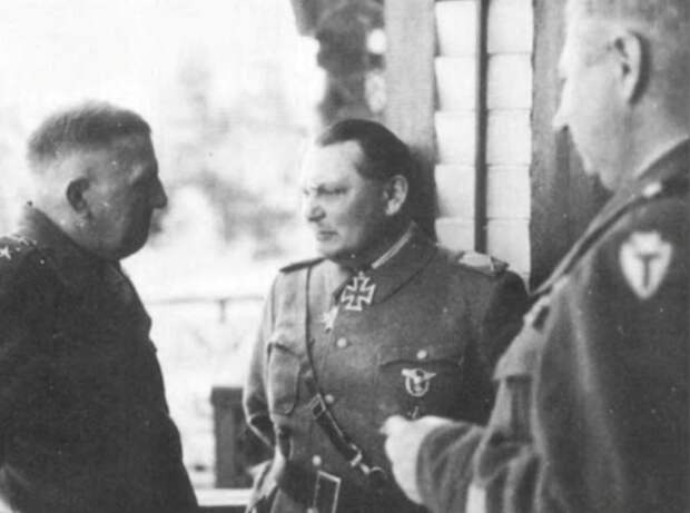 Американские генералы Джон Э. Далквист и Роберт Стэк 8 мая 1945 года в Китцбюэле