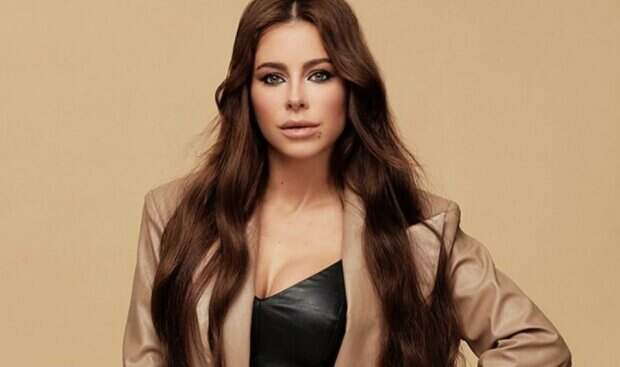 Ани Лорак надела высоченные шпильки и вырвалась на улицы Москвы в коротком мини: превосходно...