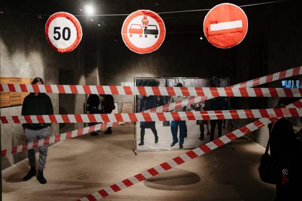 В галерее на Новопесчаной открылась выставка современного искусства о городских пространствах