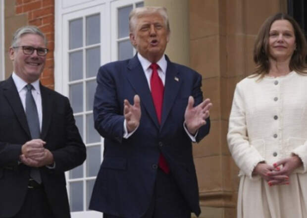 Трамп признался в любви к россиянам и дал России 10−12 дней на заключение договора по Украине Трамп признался в любви к россиянам и дал России 10−12 дней на заключение договора по Украине