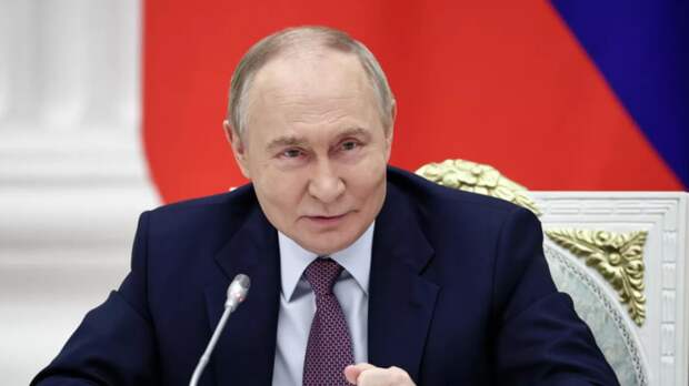 ФОМ: работу Путина положительно оценивают 77% россиян