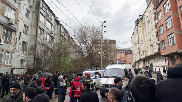 В затопленные районы Дагестана направили 100 сотрудников МЧС