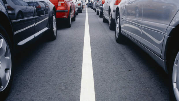 Автоэксперт Ладушкин объяснил, вредят ли долгие пробки машине