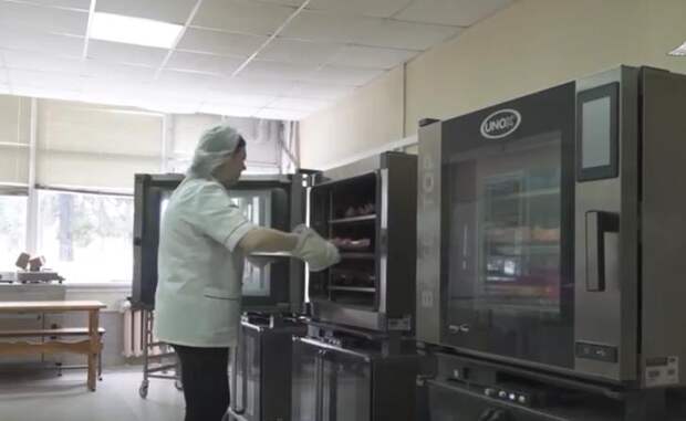 Куряне испекли и передали пасхальные куличи военным группировки «Север»