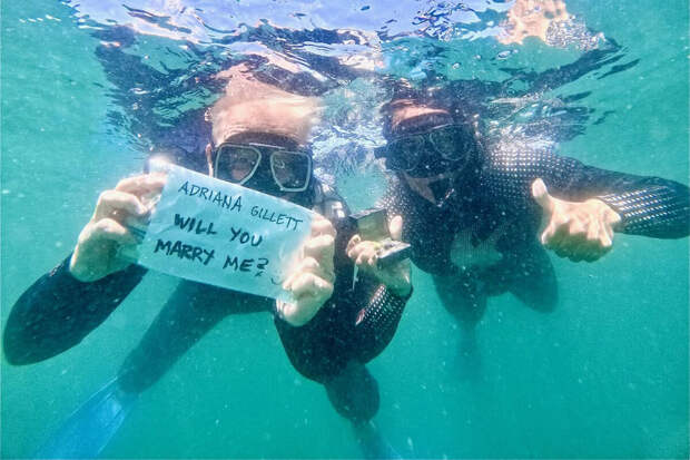 Вокалист Джеймс Хэтфилд помолвился с Адрианой Жиллетт под водой