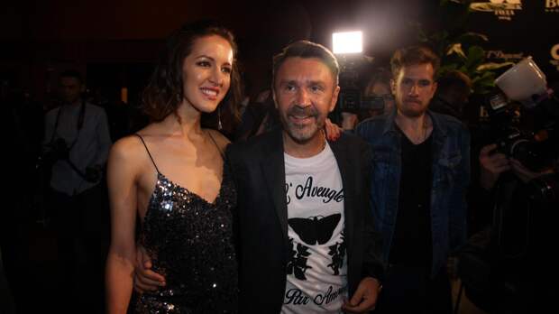 Экс-супруге Сергея Шнурова заблокировали счета из-за долгов перед ФНС