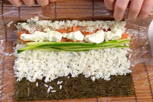 Суши-повар показал, как сделать суши дома, чтобы роллы получились идеальными, будто в ресторане