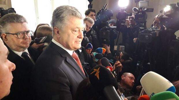 Порошенко пришел на допрос, а сотрудники ГБР ушли в отпуск Порошенко пришел на допрос, а сотрудники ГБР ушли в отпуск