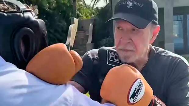 За несколько дней до смерти Чак Норрис публиковал видео с тренировки