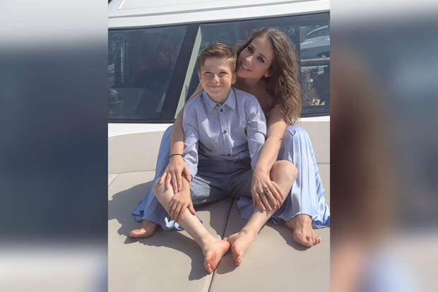 Телеведущая Юлия Барановская показала кадры с фотосессии с сыном от Аршавина