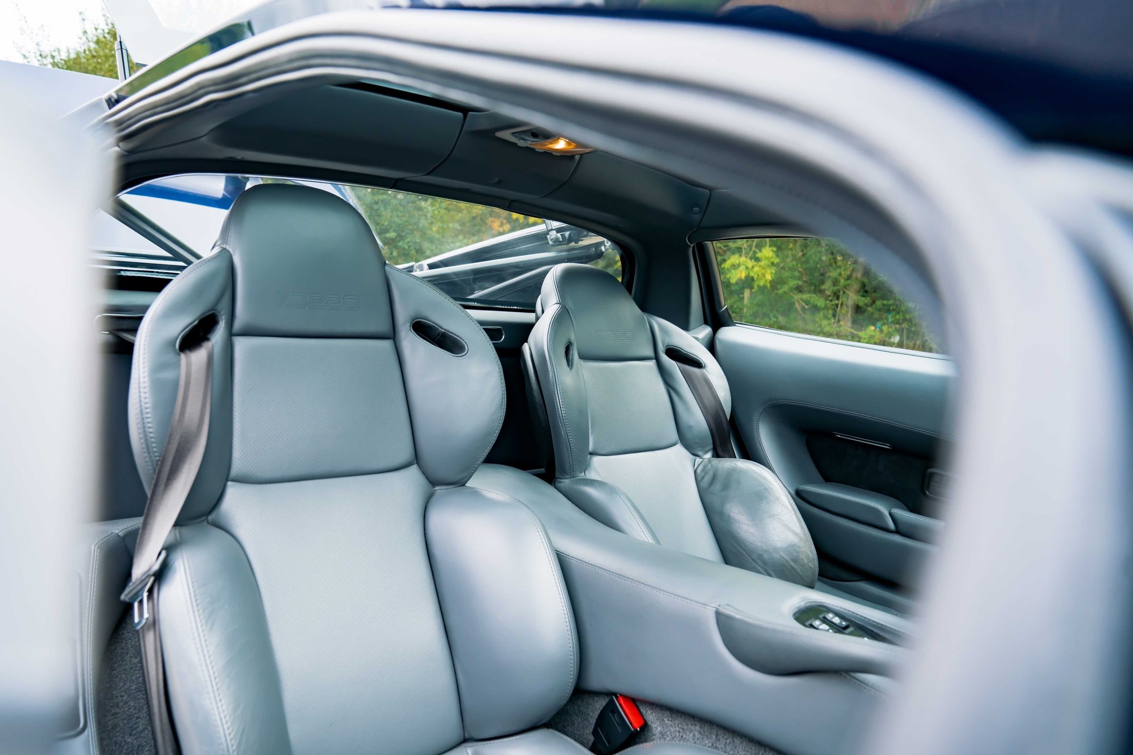 Один из самых красивых автомобилей Jaguar XJ220 1993 года