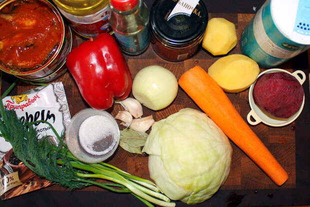 Набор практически тот же, что и для обычного борща, только без мяса.