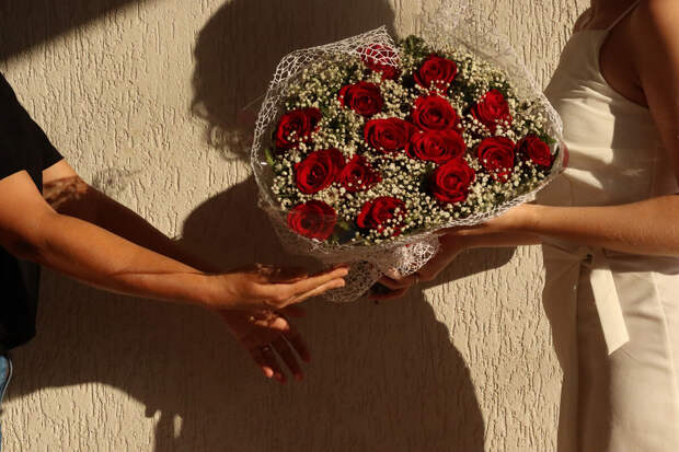 Врач Махова: для аллергиков безопасны букеты с тюльпанами, орхидеями и розами