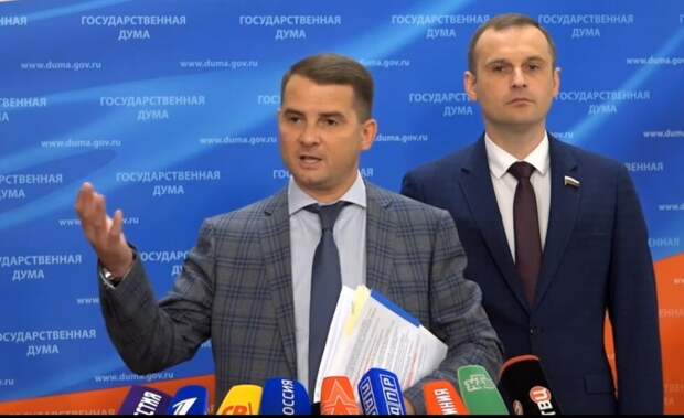 Я. Нилов, кадр из видео пресс-подхода партии ЛДПР в Госдуме