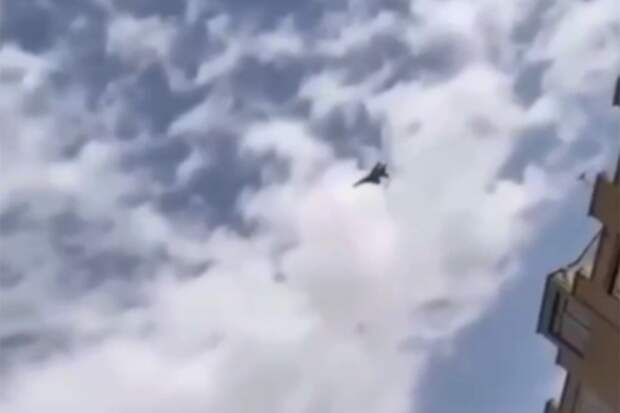 Истребитель МиГ-29 в небе над Тегераном сняли на видео