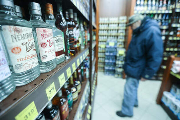 В Краснодаре покупатель магазина размахивал половым органом всем вокруг, его уличили в приставаниях к подростку