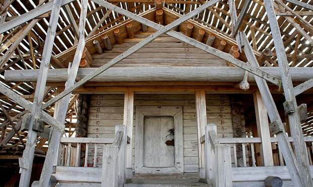Древнейший деревянный храм России вновь поменяет локацию