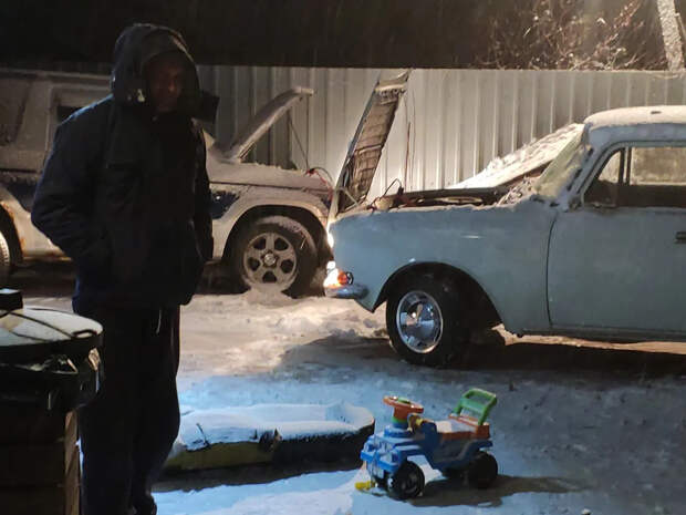 Не превратиться в сосульку, пока ждёшь: как спасти и завести замёрзший автомобиль зимой