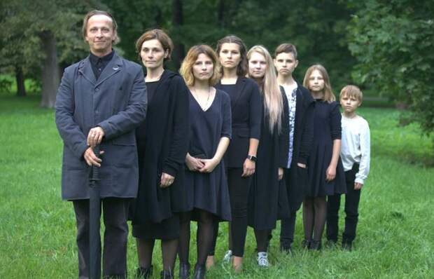 От Безрукова до Цыганова: как живут самые многодетные отцы российского шоу-бизнеса