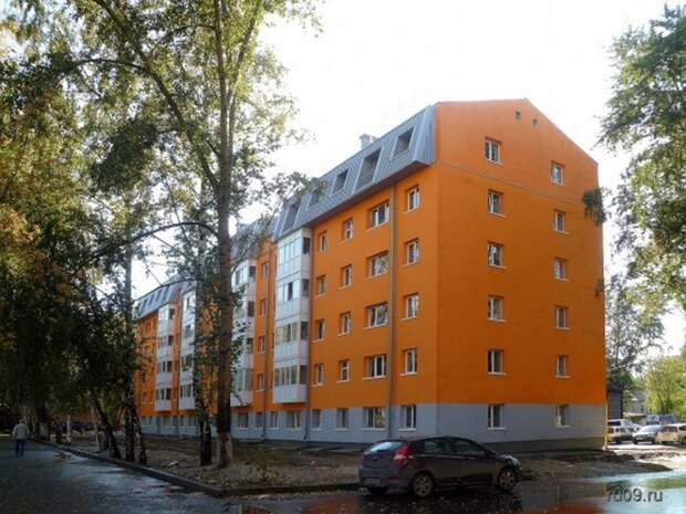 Томск, Комсомольский проспект, 71. Хрущёвка после реконструкции. Томск, Комсомольский проспект, 71. Хрущёвка после реконструкции.