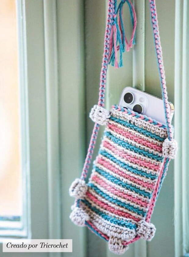 Вязаные косметички и органайзеры, созданные при помощи крючка, стали популярным и практичным аксессуаром для хранения различных предметов.-17