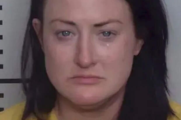 В США арестовали учительницу за откровенную переписку с подростком