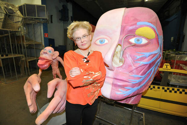 Танец матки и обрезание в прямом эфире: ведущей и героине мемов Елене Малышевой — 65