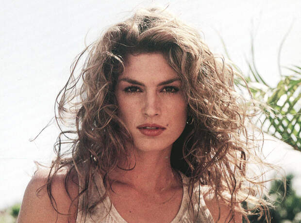 Самая популярная девушка 90-х: как сейчас выглядит Синди Кроуфорд