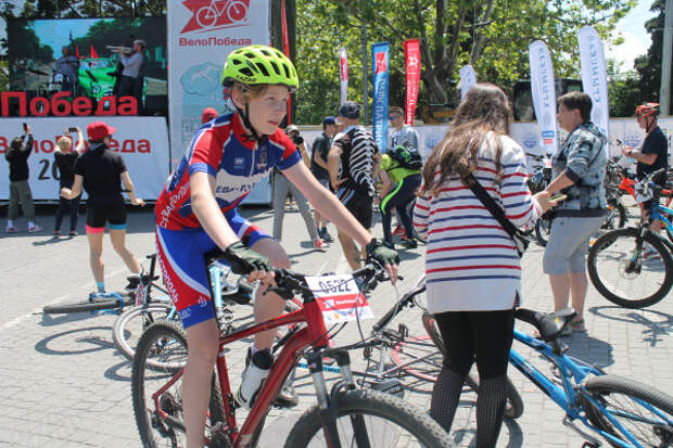Тысячная велоколонна прокатилась по центру Севастополя 13