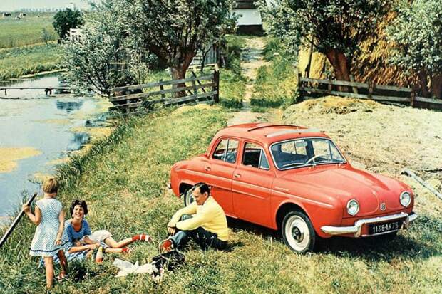 С 1956 по 1967 год компания Renault тоже производила заднемоторный седан – Dauphine.  заднемоторная компоновка, седан