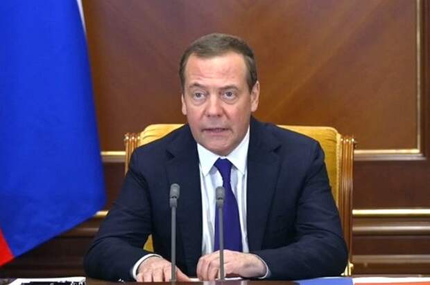 Медведев оценил информацию о подготовке покушения на Зеленского