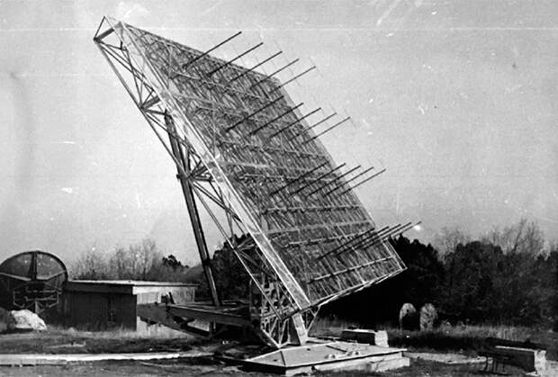 Поворотное устройство типа «627» с установленным на нем синфазным полотном 10x6 метров.