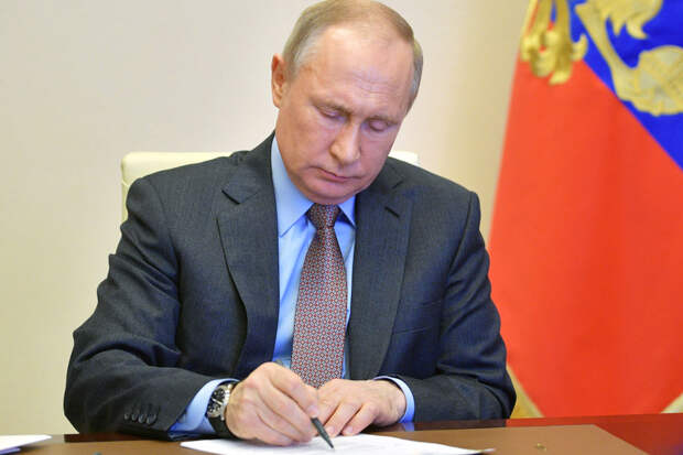 Путин наградил медалью школьника, спасшего из горящего дома родных
